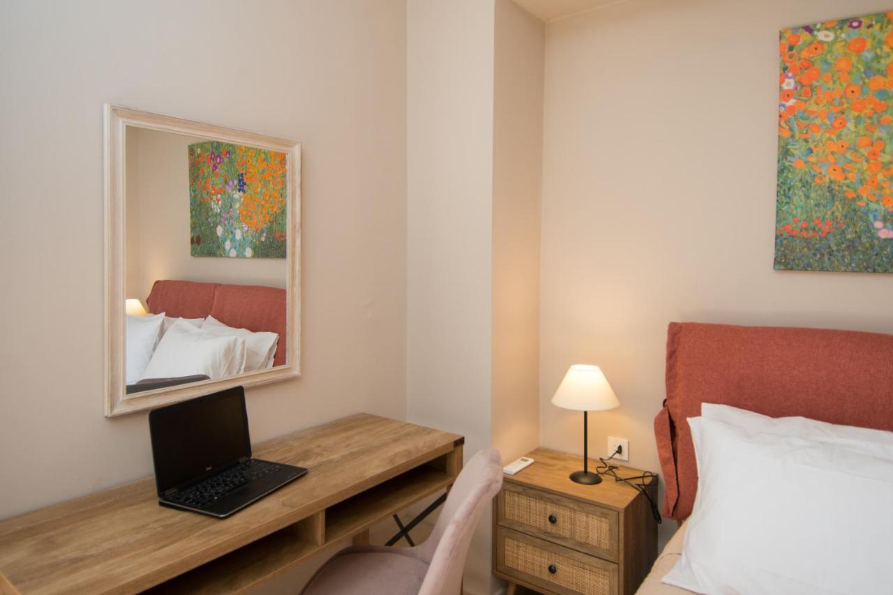 Akrotiri Sea View Suites Bagian luar foto