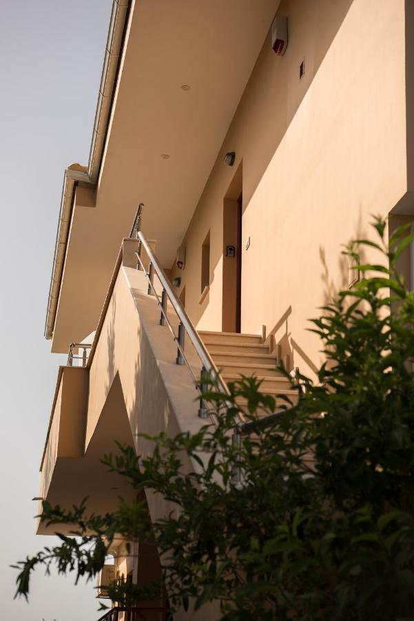 Akrotiri Sea View Suites Bagian luar foto