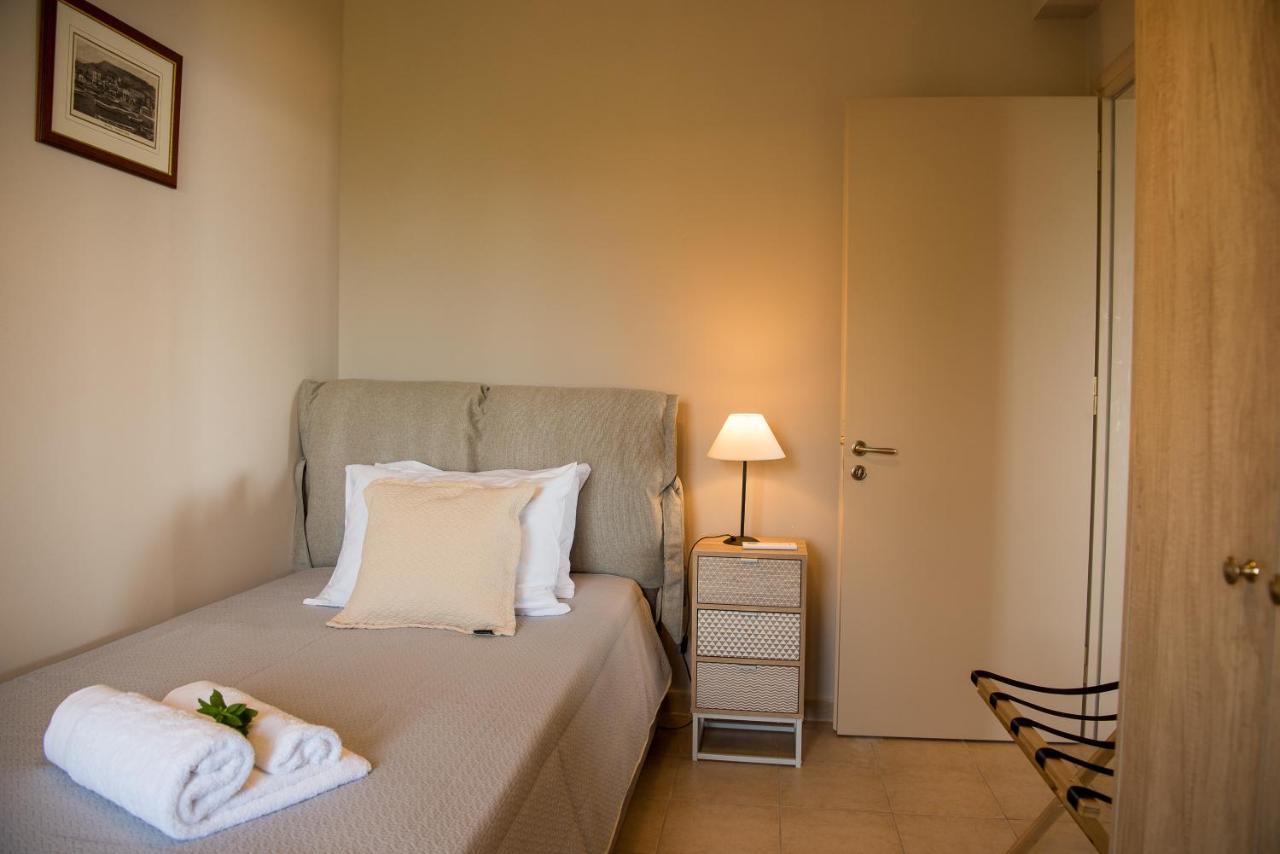 Akrotiri Sea View Suites Bagian luar foto