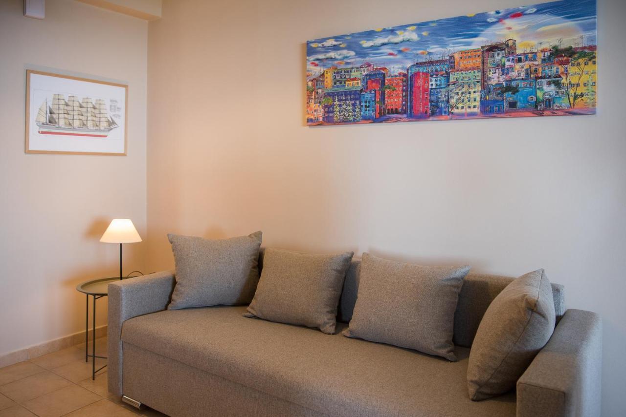 Akrotiri Sea View Suites Bagian luar foto